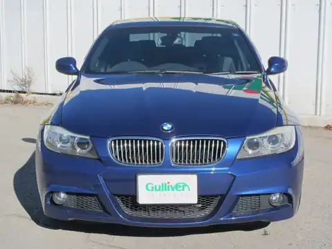 カタログ画像：３シリーズ （3 SERIES） ３２０ｉ Ｍスポーツ プラス 2008年10月 ABA-VA20 2000cc モンテゴ・ブルー（メタリック・カラー） 燃費12.0km / l フロント