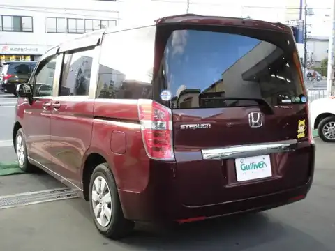 カタログ画像：ステップワゴン （STEPWAGON） Ｇ Ｅセレクション 2012年11月 DBA-RK2 2000cc クリムゾン・パール 燃費13.6km / l バック