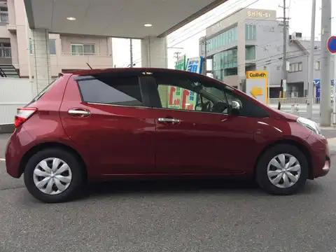 カタログ画像：ヴィッツ （VITZ） ジュエラ スマートストップパッケージ 2019年10月 DBA-KSP130 1000cc ダークレッドマイカメタリック 燃費24.0km / l 外装