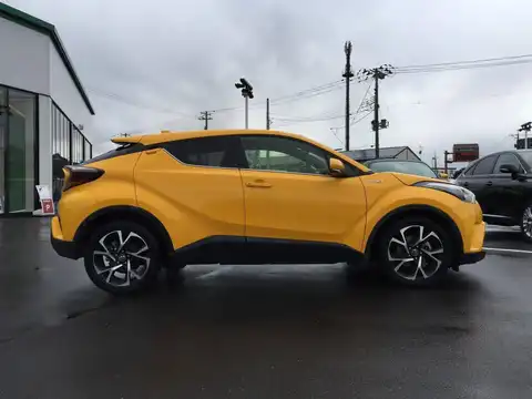 カタログ画像：Ｃ－ＨＲ （C-HR） Ｇ 2017年8月 DAA-ZYX10 1800cc イエロー 燃費30.2km / l 外装