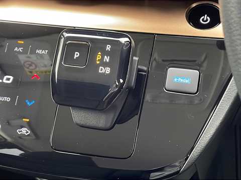 カタログ画像：サクラ （SAKURA） Ｘ 2024年6月 ZAA-B6AW チタニウムグレー（Ｍ）/ブラック（Ｐ）2トーン 内装