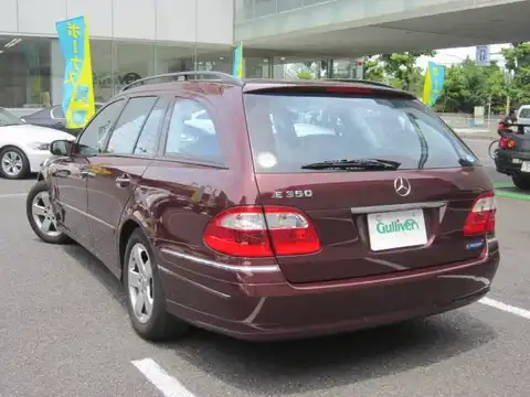 カタログ画像：Ｅクラスステーションワゴン （E-CLASS STATIONWAGON） Ｅ３５０ ステーションワゴン アバンギャルド 2005年8月 DBA-211256C 3500cc カーネリアンレッド（Ｍ） 燃費8.5km / l バック