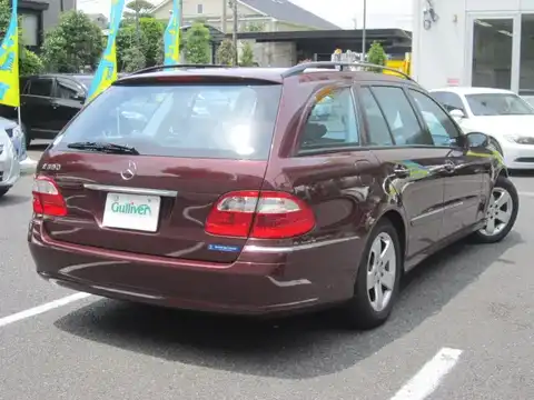 カタログ画像：Ｅクラスステーションワゴン （E-CLASS STATIONWAGON） Ｅ３５０ ステーションワゴン アバンギャルド 2005年8月 DBA-211256C 3500cc カーネリアンレッド（Ｍ） 燃費8.5km / l バック