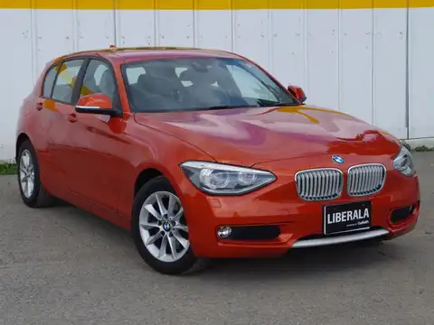 カタログ画像：１シリーズ （1 SERIES） １１６ｉ スタイル 2014年4月 DBA-1A16 1600cc ヴァレンシア・オレンジ（メタリック・カラー） 燃費16.6km / l メイン（その他）