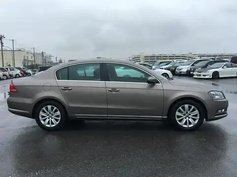 カタログ画像：パサート （PASSAT） ＴＳＩハイラインブルーモーションテクノロジー 2013年4月 DBA-3CCAX 1400cc ライトブラウンメタリック 燃費17.6km / l 外装