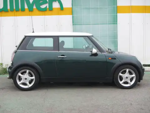 カタログ画像：ＭＩＮＩ （MINI） クーパー 2004年4月 GH-RA16 1600cc ブリティッシュ・レーシング・グリーンメタリック 燃費14.4km / l 外装