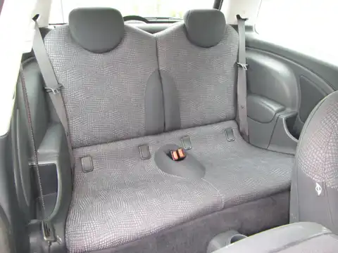 カタログ画像：ＭＩＮＩ （MINI） クーパー 2004年4月 GH-RA16 1600cc ブリティッシュ・レーシング・グリーンメタリック 燃費14.4km / l 内装