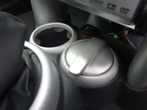 カタログ画像：ＭＩＮＩ （MINI） クーパー 2004年4月 GH-RA16 1600cc ブリティッシュ・レーシング・グリーンメタリック 燃費14.4km / l 内装