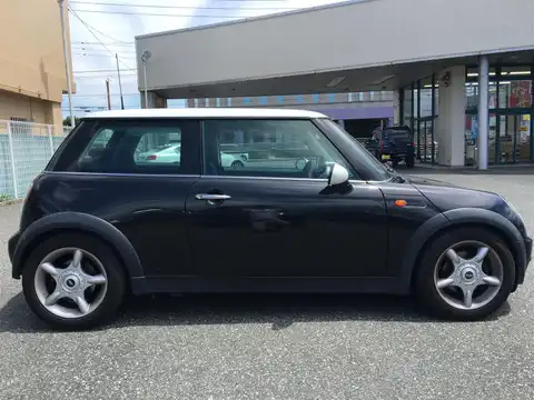 カタログ画像：ＭＩＮＩ （MINI） クーパー 2004年4月 GH-RA16 1600cc コスモス・ブラックメタリック 燃費14.4km / l 外装