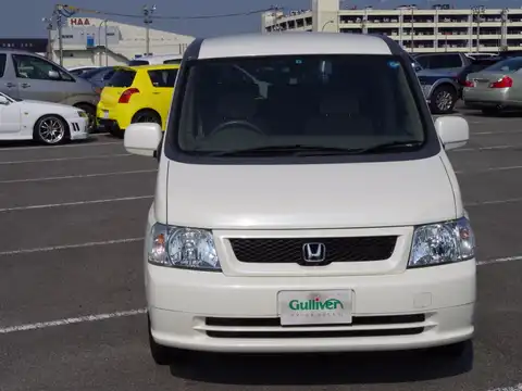 カタログ画像：ステップワゴン （STEPWAGON） デラクシーＡ 2002年12月 LA-RF3 2000cc プレミアムホワイト・パール 燃費13.2km / l フロント