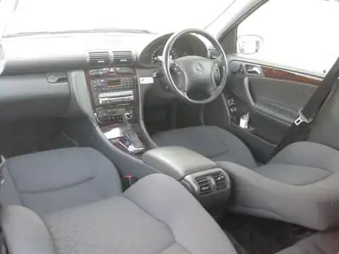 カタログ画像：Ｃクラスステーションワゴン （C-CLASS STATIONWAGON） Ｃ２００コンプレッサー ステーションワゴン 2004年4月 GH-203242 1800cc アラバスターホワイト（Ｓ） 燃費10.6km / l 内装