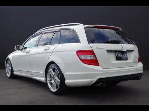 カタログ画像：Ｃクラスステーションワゴン （C-CLASS STATIONWAGON） Ｃ３００ ステーションワゴン アバンギャルド 2010年2月 DBA-204254 3000cc カルサイトホワイト 燃費9.5km / l バック