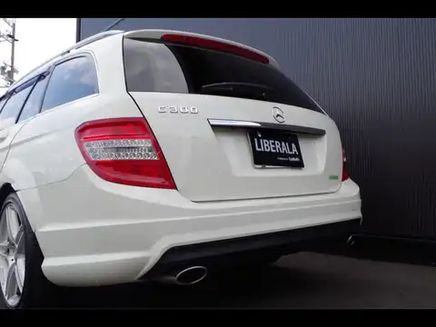 カタログ画像：Ｃクラスステーションワゴン （C-CLASS STATIONWAGON） Ｃ３００ ステーションワゴン アバンギャルド 2010年2月 DBA-204254 3000cc カルサイトホワイト 燃費9.5km / l バック