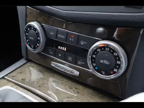 カタログ画像：Ｃクラスステーションワゴン （C-CLASS STATIONWAGON） Ｃ３００ ステーションワゴン アバンギャルド 2009年8月 DBA-204254 3000cc カルサイトホワイト 燃費9.5km / l 内装