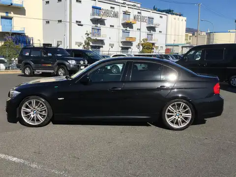 カタログ画像：３シリーズ （3 SERIES） ３３５ｉ Ｍスポーツパッケージ 2010年5月 ABA-PM35 3000cc ブラック・サファイア（メタリック・カラー） 燃費9.9km / l 外装