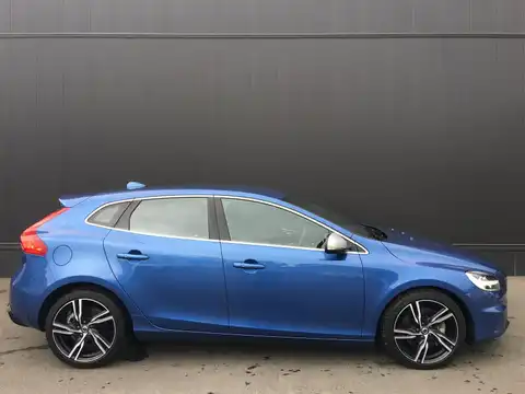 カタログ画像：Ｖ４０ （V40） Ｄ４ Ｒデザイン ポールスターエディション 2017年1月 LDA-MD4204T 2000cc バースティングブルーメタリック 燃費20.0km / l 外装