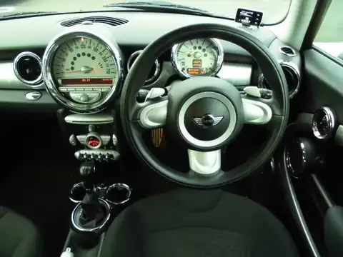 カタログ画像：ＭＩＮＩ （MINI） クーパーＳ 2007年2月 ABA-MF16S 1600cc アストロ・ブラック（メタリック） 燃費12.6km / l 内装