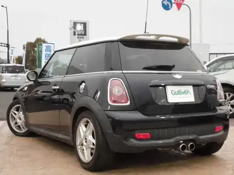 カタログ画像：ＭＩＮＩ （MINI） クーパーＳ 2007年2月 ABA-MF16S 1600cc アストロ・ブラック（メタリック） 燃費12.6km / l バック