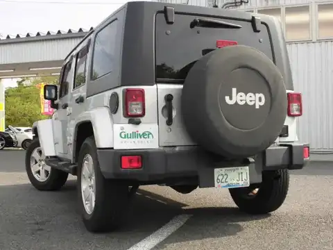 カタログ画像：ジープ・ラングラーアンリミテッド （JEEP WRANGLER UNLIMITED） サハラ４ＡＴ 2007年3月 ABA-JK38L 3800cc ブライトシルバーメタリッククリアコート 燃費7.1km / l バック