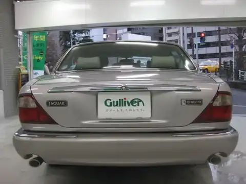 カタログ画像：ＸＪ （XJ） ＸＪＲ ４．０スーパーチャージドＶ８ 1999年10月 GF-J15MA 4000cc 燃費6.9km / l バック