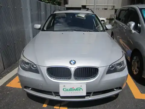 カタログ画像：５シリーズ （5 SERIES） ５３０ｉツーリング 2005年11月 ABA-NL30 3000cc チタン・シルバーメタリックorシルバー・グレーメタリック 燃費8.6km / l フロント