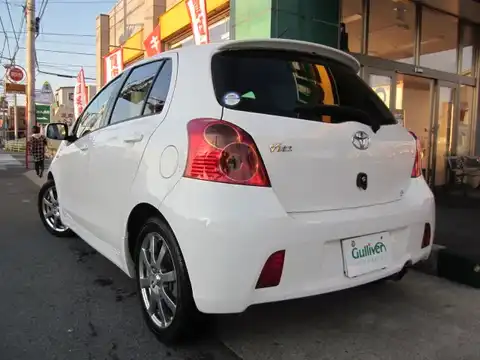 カタログ画像：ヴィッツ （VITZ） ＲＳ 2007年1月 DBA-NCP91 1500cc ホワイト 燃費17.6km / l バック