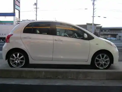 カタログ画像：ヴィッツ （VITZ） ＲＳ 2007年1月 DBA-NCP91 1500cc ホワイト 燃費18.6km / l 外装