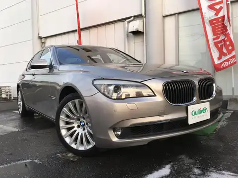 カタログ画像：７シリーズ （7 SERIES） ７５０ｉ 2013年8月 CBA-YA44 4400cc グレイシャー・シルバー・メタリックorカシミヤ・シルバー・メタリック 燃費9.3km / l メイン（その他）