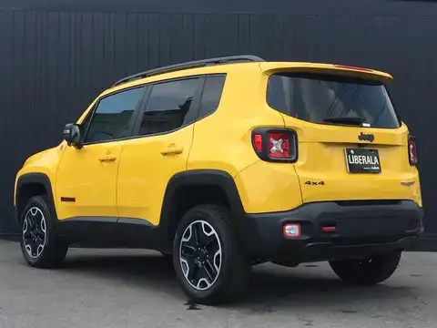 カタログ画像：ジープ・レネゲード （JEEP RENEGADE） トレイルホーク 2018年2月 ABA-BU24 2400cc ソーラーイエロークリアコート 燃費10.4km / l バック