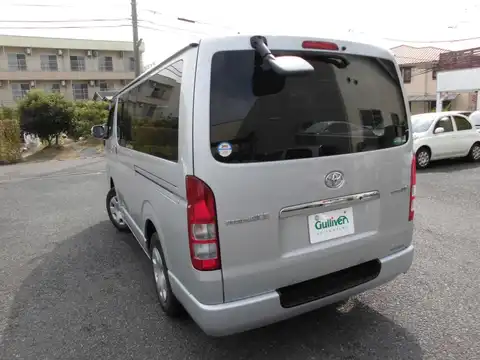 カタログ画像：レジアスエースバン （REGIUS ACE VAN） スーパーＧＬ 2010年7月 LDF-KDH206V 3000cc シルバーマイカメタリック 燃費10.4km / l バック