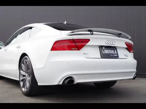 カタログ画像：Ａ７スポーツバック （A7 SPORTBACK） ３．０ＴＦＳＩクワトロ 2013年7月 DBA-4GCGWC 3000cc アイビスホワイトorグレイシアホワイトメタリック 燃費11.0km / l バック