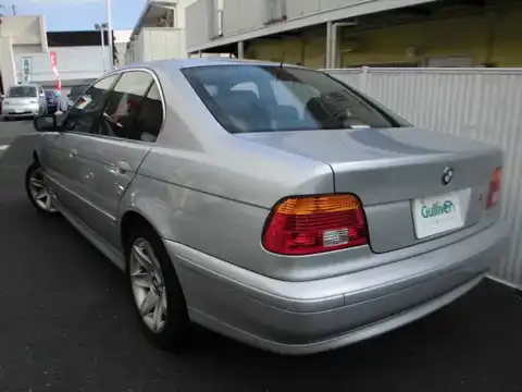 カタログ画像：５シリーズ （5 SERIES） ５４０ｉハイライン 2001年1月 GH-DN44 4400cc チタン・シルバー（メタリックカラー） 燃費7.1km / l バック