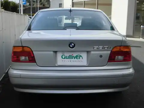 カタログ画像：５シリーズ （5 SERIES） ５４０ｉハイライン 2001年1月 GH-DN44 4400cc チタン・シルバー（メタリックカラー） 燃費7.1km / l バック