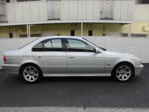 カタログ画像：５シリーズ （5 SERIES） ５４０ｉハイライン 2001年1月 GH-DN44 4400cc チタン・シルバー（メタリックカラー） 燃費7.1km / l 外装