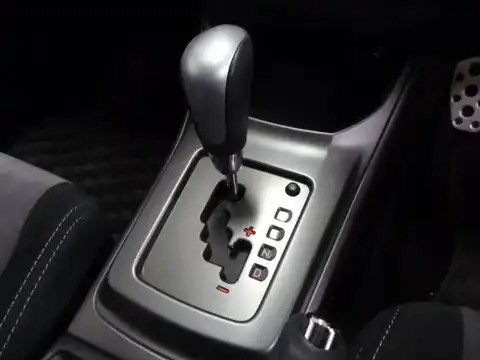 カタログ画像：インプレッサ （IMPREZA） ２．０ｉ－Ｓ 2010年6月 DBA-GH7 2000cc サテンホワイト・パール 燃費13.6km / l 内装