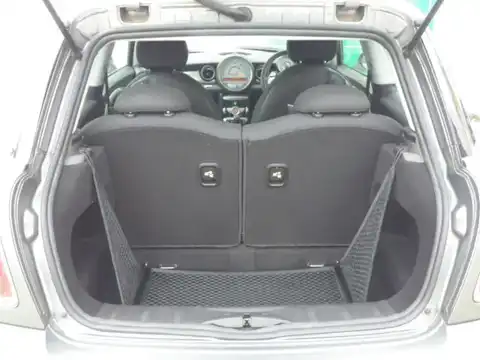 カタログ画像：ＭＩＮＩ （MINI） クーパーＳ 2007年2月 ABA-MF16S 1600cc ピュア・シルバー（メタリック）orスパークリング・シルバー（メタリック）orダークシルバー（メタリック） 燃費12.6km / l 内装