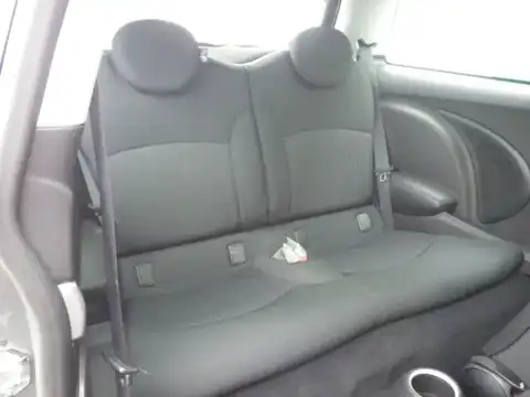 カタログ画像：ＭＩＮＩ （MINI） クーパーＳ 2007年2月 ABA-MF16S 1600cc ピュア・シルバー（メタリック）orスパークリング・シルバー（メタリック）orダークシルバー（メタリック） 燃費12.6km / l 内装