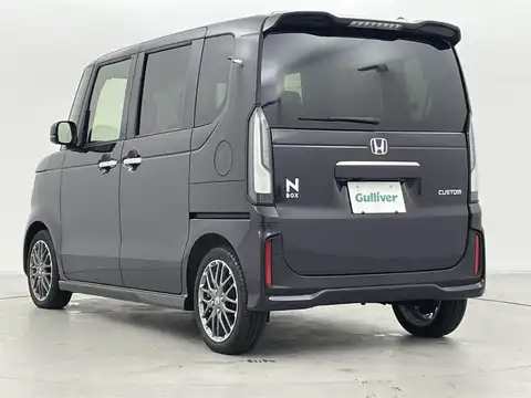 カタログ画像：Ｎ－ＢＯＸカスタム （N-BOX CUSTOM） ベースグレード 2023年10月 6BA-JF5 660cc クリスタルブラック・パール 燃費21.5km / l 外装
