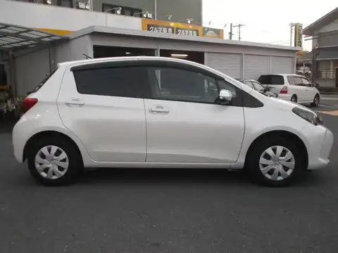 カタログ画像：ヴィッツ （VITZ） Ｆ スマートストップパッケージ 2014年4月 DBA-KSP130 1000cc ホワイトパールクリスタルシャイン 燃費24.0km / l 外装