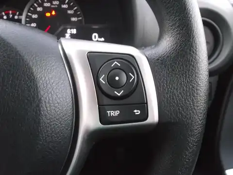 カタログ画像：ヴィッツ （VITZ） Ｆ スマートストップパッケージ 2014年4月 DBA-KSP130 1000cc ホワイトパールクリスタルシャイン 燃費24.0km / l 内装