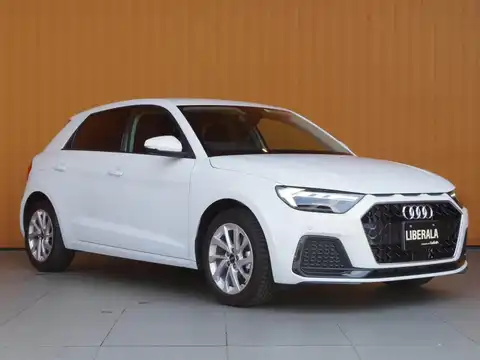 カタログ画像：Ａ１スポーツバック （A1 SPORTBACK） ２５ＴＦＳＩ アドバンスド 2020年6月 3BA-GBDKL 1000cc グレイシアホワイトメタリック 燃費15.2km / l メイン（その他）