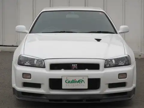 カタログ画像：スカイライン （SKYLINE） ＧＴ－Ｒ 2000年10月 GF-BNR34 2600cc ホワイト（スーパーファインハードコート） 燃費8.1km / l フロント