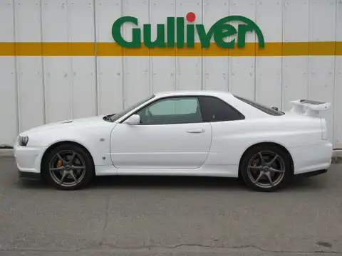 カタログ画像：スカイライン （SKYLINE） ＧＴ－Ｒ 2000年10月 GF-BNR34 2600cc ホワイト（スーパーファインハードコート） 燃費8.1km / l 外装