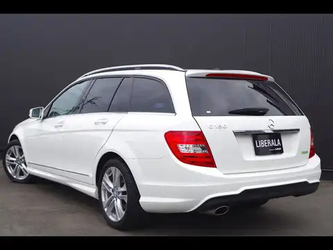 カタログ画像：Ｃクラスステーションワゴン （C-CLASS STATIONWAGON） Ｃ１８０ ブルーエフィシェンシー ステーションワゴン アバンギャルド ６０ｔｈアニバーサリーリミテッド 2012年12月 DBA-204249 1800cc ポーラーホワイト 燃費13.2km / l バック