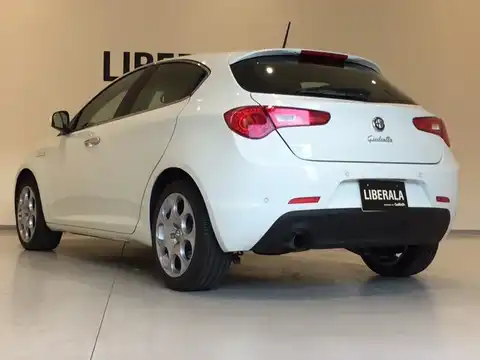 カタログ画像：ジュリエッタ （GIULIETTA） クラシカ 2014年4月 ABA-940141 1400cc アイスホワイト 燃費15.6km / l バック