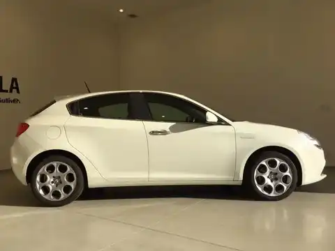 カタログ画像：ジュリエッタ （GIULIETTA） クラシカ 2014年4月 ABA-940141 1400cc アイスホワイト 燃費15.6km / l 外装