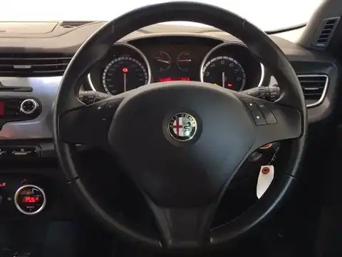 カタログ画像：ジュリエッタ （GIULIETTA） クラシカ 2014年4月 ABA-940141 1400cc アイスホワイト 燃費15.6km / l 内装