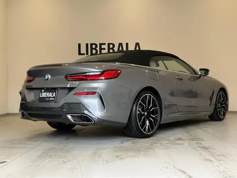 カタログ画像：８シリーズ （8 SERIES） Ｍ８５０ｉ ｘＤｒｉｖｅ グランクーペ 2022年3月 3BA-GV44 4400cc スカイスクレイパー・グレー（メタリック・カラー） 外装