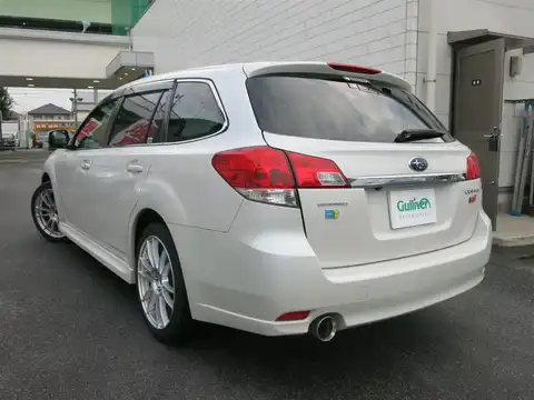 カタログ画像：レガシィツーリングワゴン （LEGACY TOURING WAGON） ２．５ｉアイサイト Ｓパッケージ 2014年4月 DBA-BRM 2500cc サテンホワイト・パール 燃費12.4km / l バック