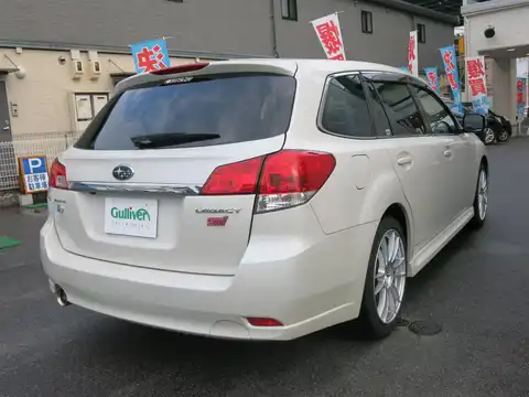 カタログ画像：レガシィツーリングワゴン （LEGACY TOURING WAGON） ２．５ｉアイサイト Ｓパッケージ 2014年4月 DBA-BRM 2500cc サテンホワイト・パール 燃費12.4km / l バック